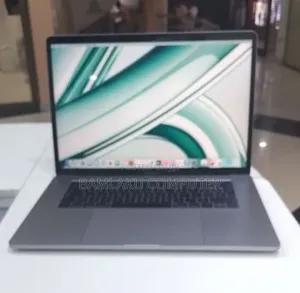 New Laptop Apple MacBook Pro 2017 16GB Intel Core i7 SSD 512GB