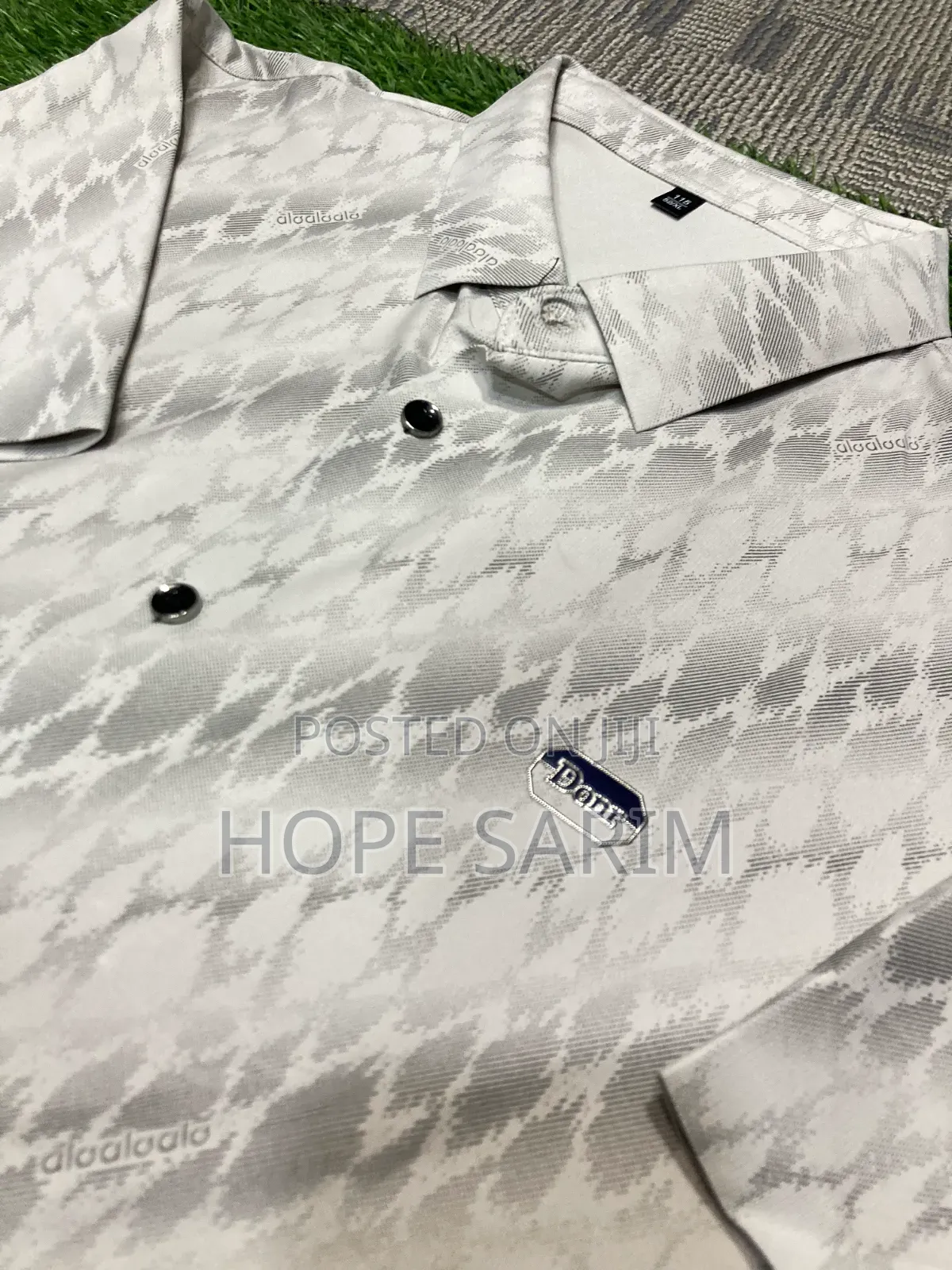 Grey White Pshort-Sleeve Casual Shirt
•