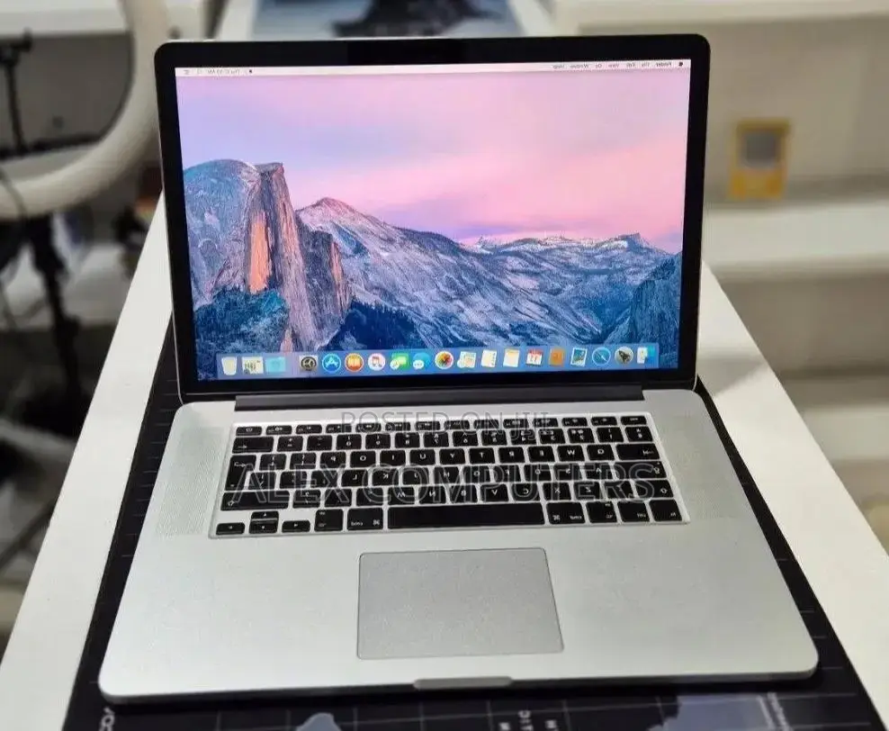 New Laptop Apple MacBook 2015 16GB Intel Core i7 SSD 256GB