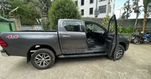 Toyota Hilux 2018 Gray