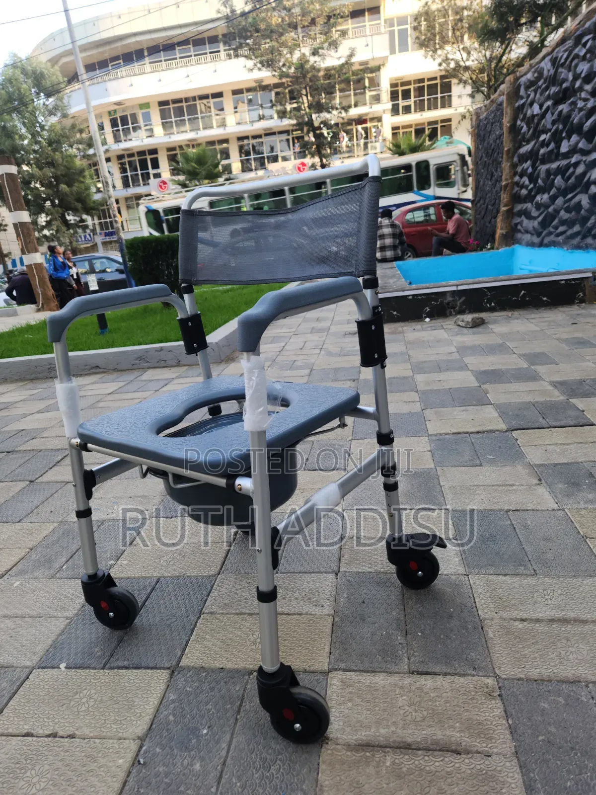 Gymax 2-in-1 Aluminum Commode/Shower Wheelchair ዊልቸር Wheelchair