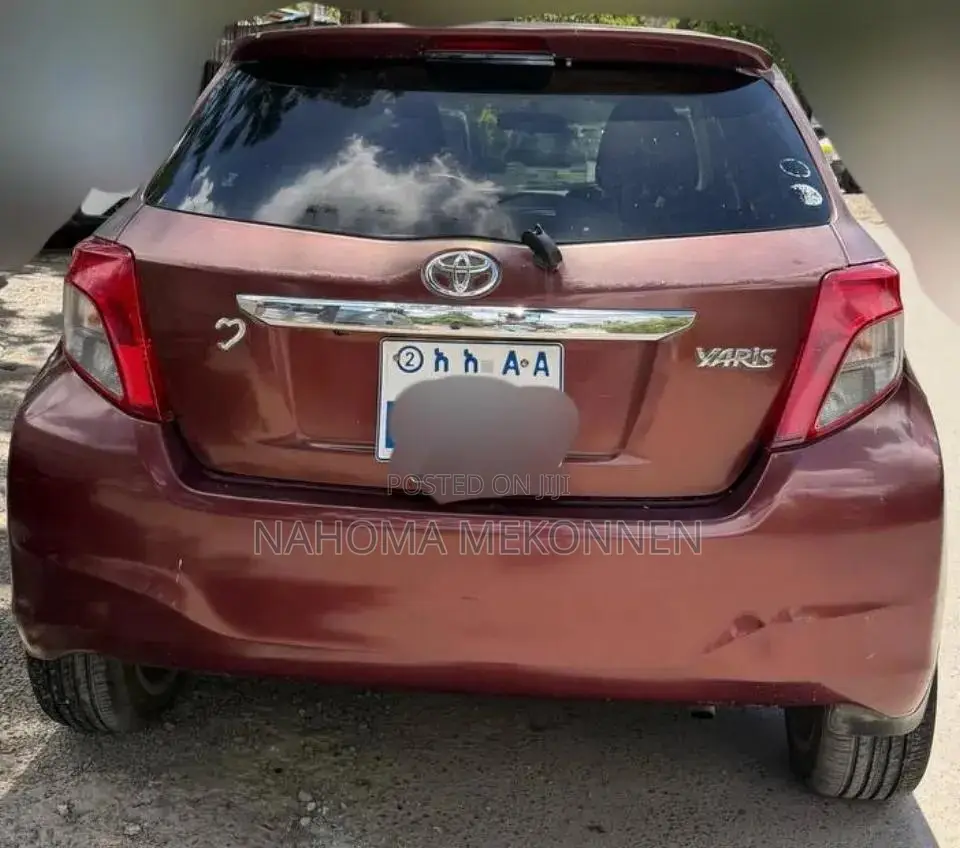 Toyota Yaris 2011 Red