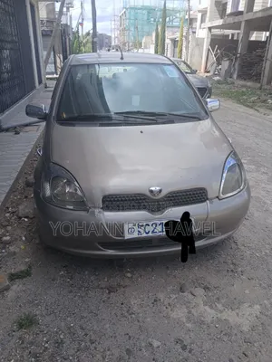 Toyota Vitz 2001 Ivory