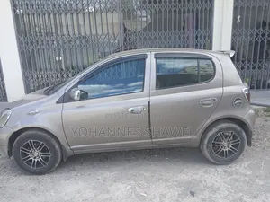Toyota Vitz 2001 Ivory