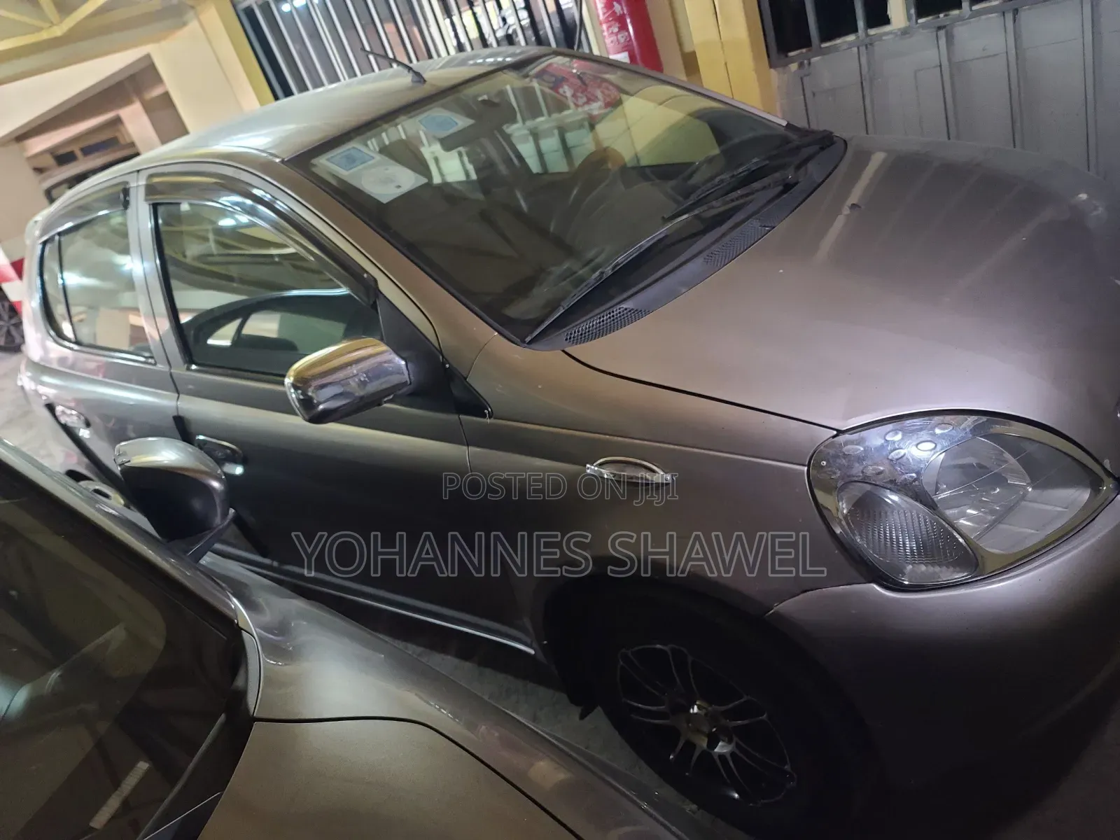 Toyota Vitz 2001 Ivory