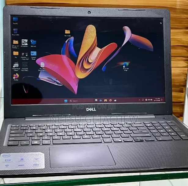 New Laptop Dell Inspiron 15 8GB Intel Core i7 SSD 256GB