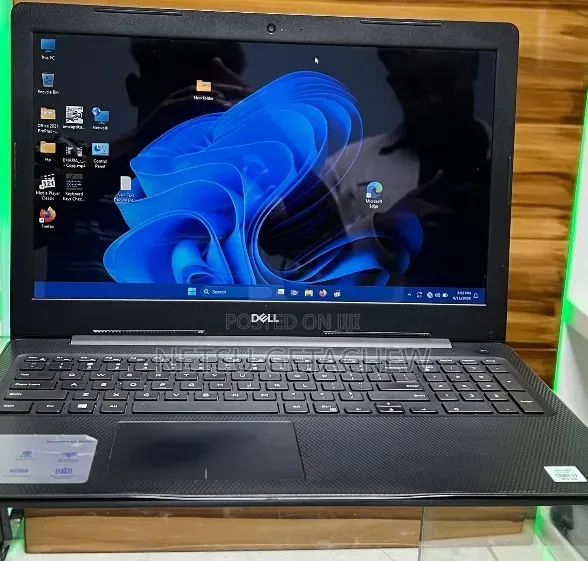 New Laptop Dell Inspiron 15 8GB Intel Core i7 SSD 256GB