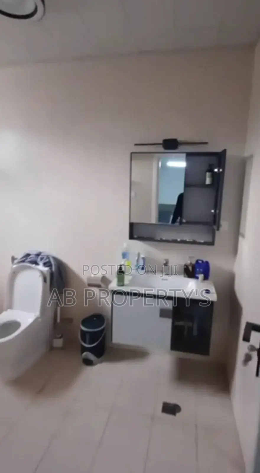 Furnished 3bdrm Apartment in ፒያሳ, Arada for sale