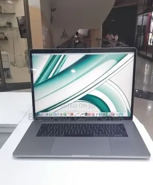 New Laptop Apple MacBook Pro 2017 16GB Intel Core i7 SSD 512GB