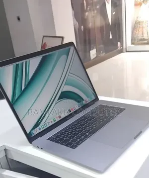 New Laptop Apple MacBook Pro 2017 16GB Intel Core i7 SSD 512GB