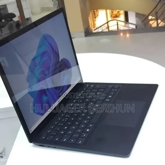 New Laptop Microsoft Surface 16GB Intel Core i7 SSD 512GB