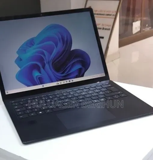 New Laptop Microsoft Surface 16GB Intel Core i7 SSD 512GB