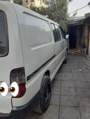 Toyota HiAce 220 2007 White