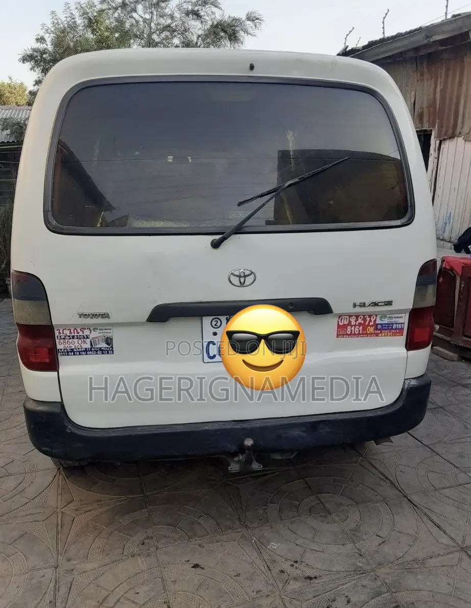 Toyota HiAce 220 2007 White