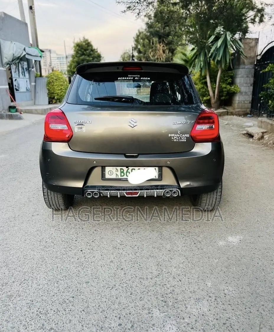 Suzuki Swift 2022 Gray