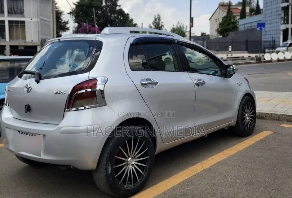 Toyota Yaris 2009 Silver