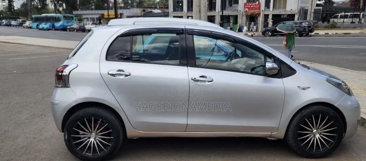 Toyota Yaris 2009 Silver