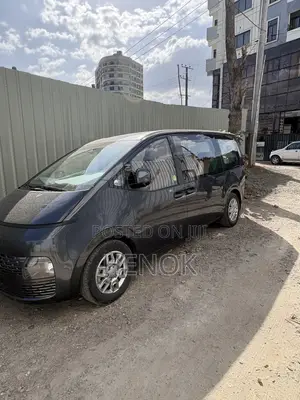 Hyundai Staria 2022 Gray