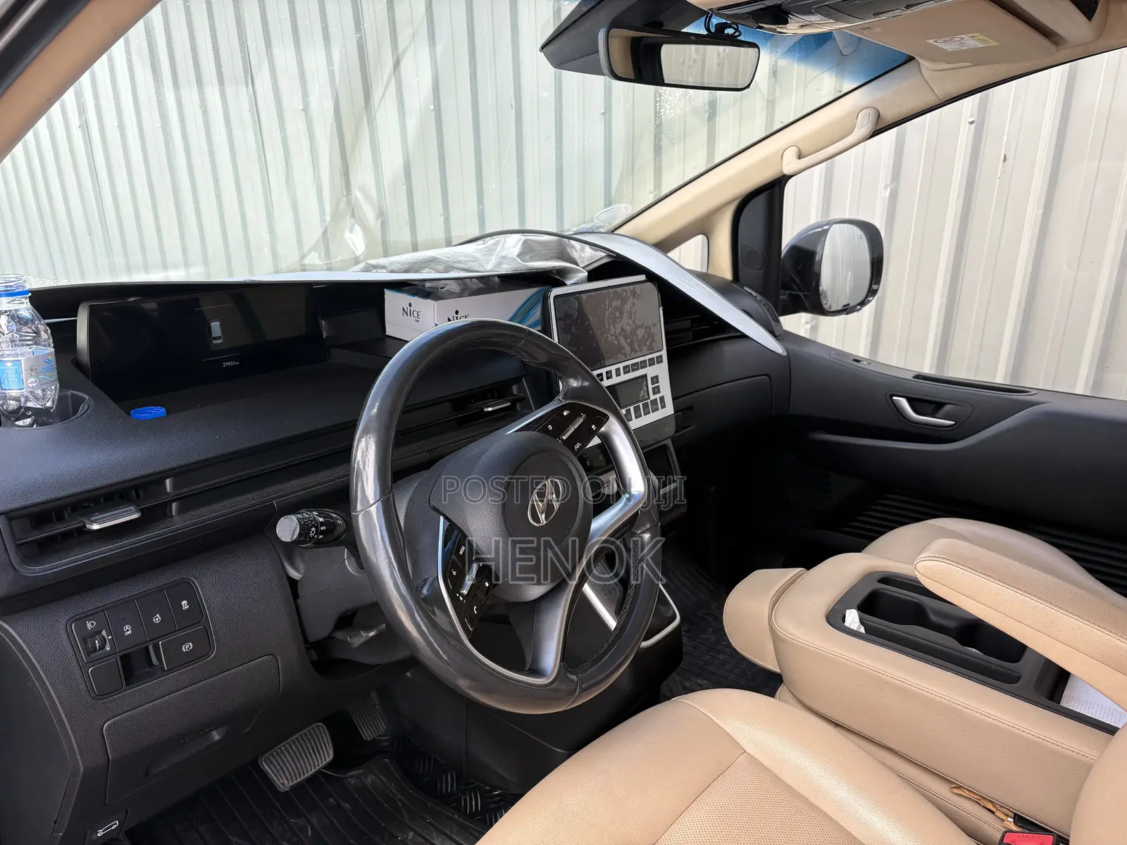 Hyundai Staria 2022 Gray