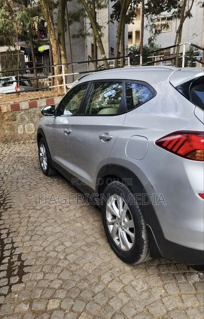 Hyundai Tucson 2022 Silver
