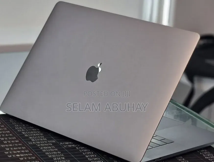 New Laptop Apple MacBook Pro 2018 32GB Intel Core i7 SSD 1T