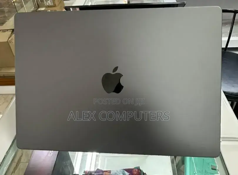 New Laptop Apple MacBook 32GB Apple M1 Max SSD 512GB