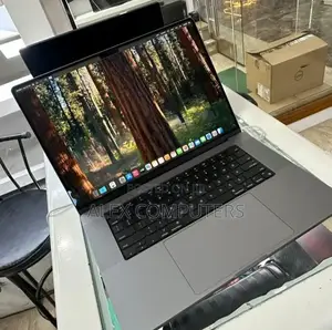 New Laptop Apple MacBook 32GB Apple M1 Max SSD 512GB