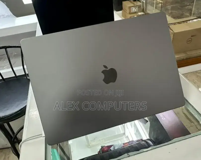 New Laptop Apple MacBook 32GB Apple M1 Max SSD 512GB