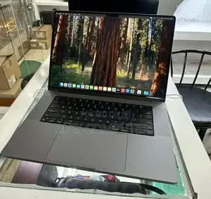 New Laptop Apple MacBook 32GB Apple M1 Max SSD 512GB