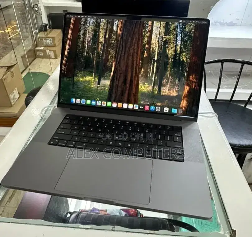 New Laptop Apple MacBook 32GB Apple M1 Max SSD 512GB