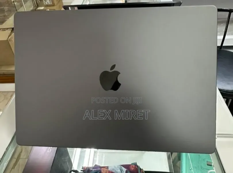 New Laptop Apple MacBook 32GB Apple M1 Max SSD 512GB