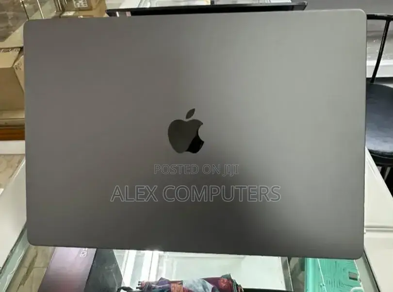 New Laptop Apple MacBook 32GB Apple M1 Max SSD 512GB