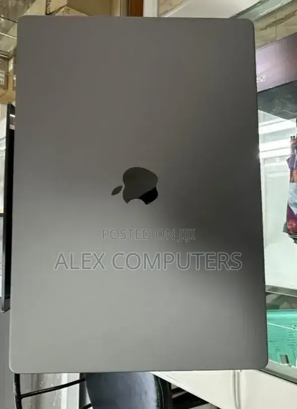 New Laptop Apple MacBook 32GB Apple M1 Max SSD 512GB