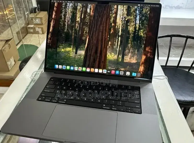 New Laptop Apple MacBook 32GB Apple M1 Max SSD 512GB