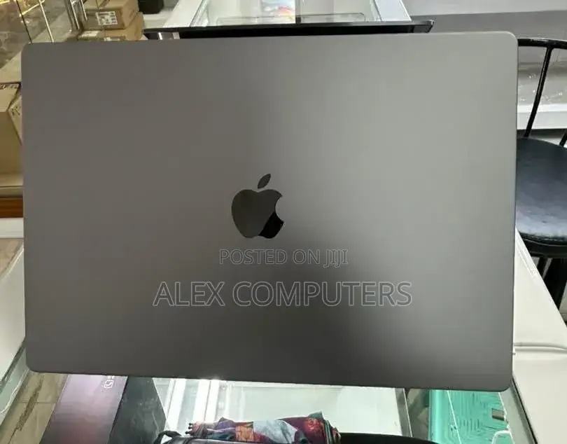 New Laptop Apple MacBook 32GB Apple M1 Max SSD 512GB