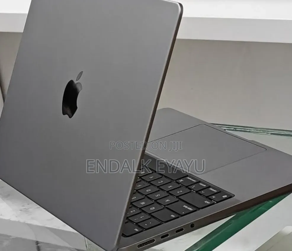 New Laptop Apple MacBook Pro 2024 M3 8GB Apple M3 Pro SSD 512GB