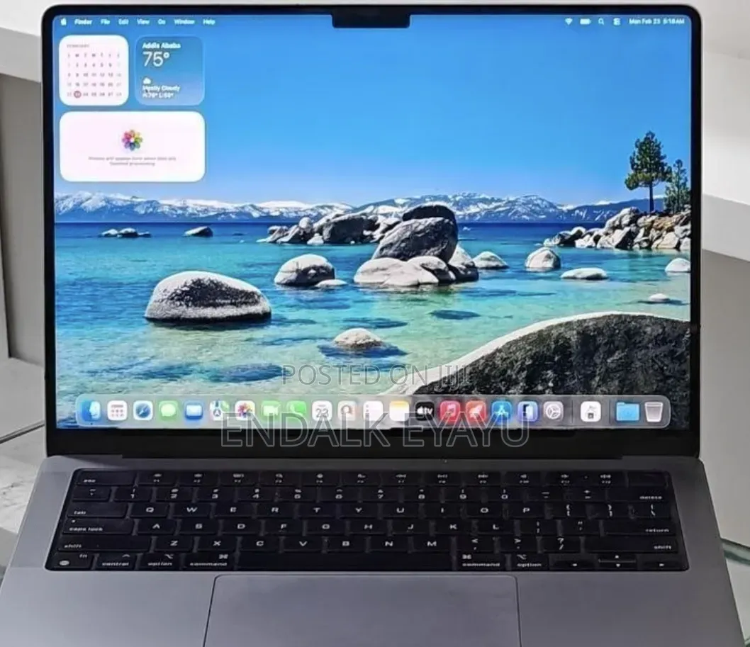 New Laptop Apple MacBook Pro 2024 M3 8GB Apple M3 Pro SSD 512GB