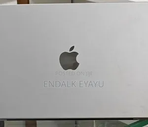 New Laptop Apple MacBook Pro 2024 M3 8GB Apple M3 Pro SSD 512GB