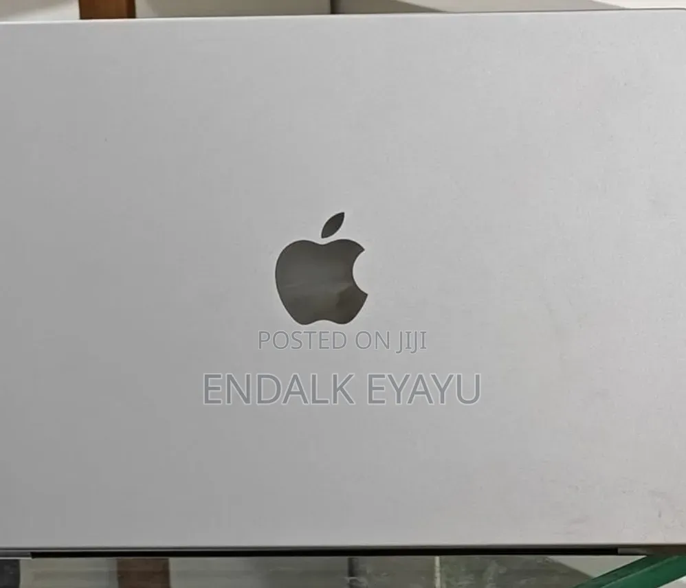 New Laptop Apple MacBook Pro 2024 M3 8GB Apple M3 Pro SSD 512GB