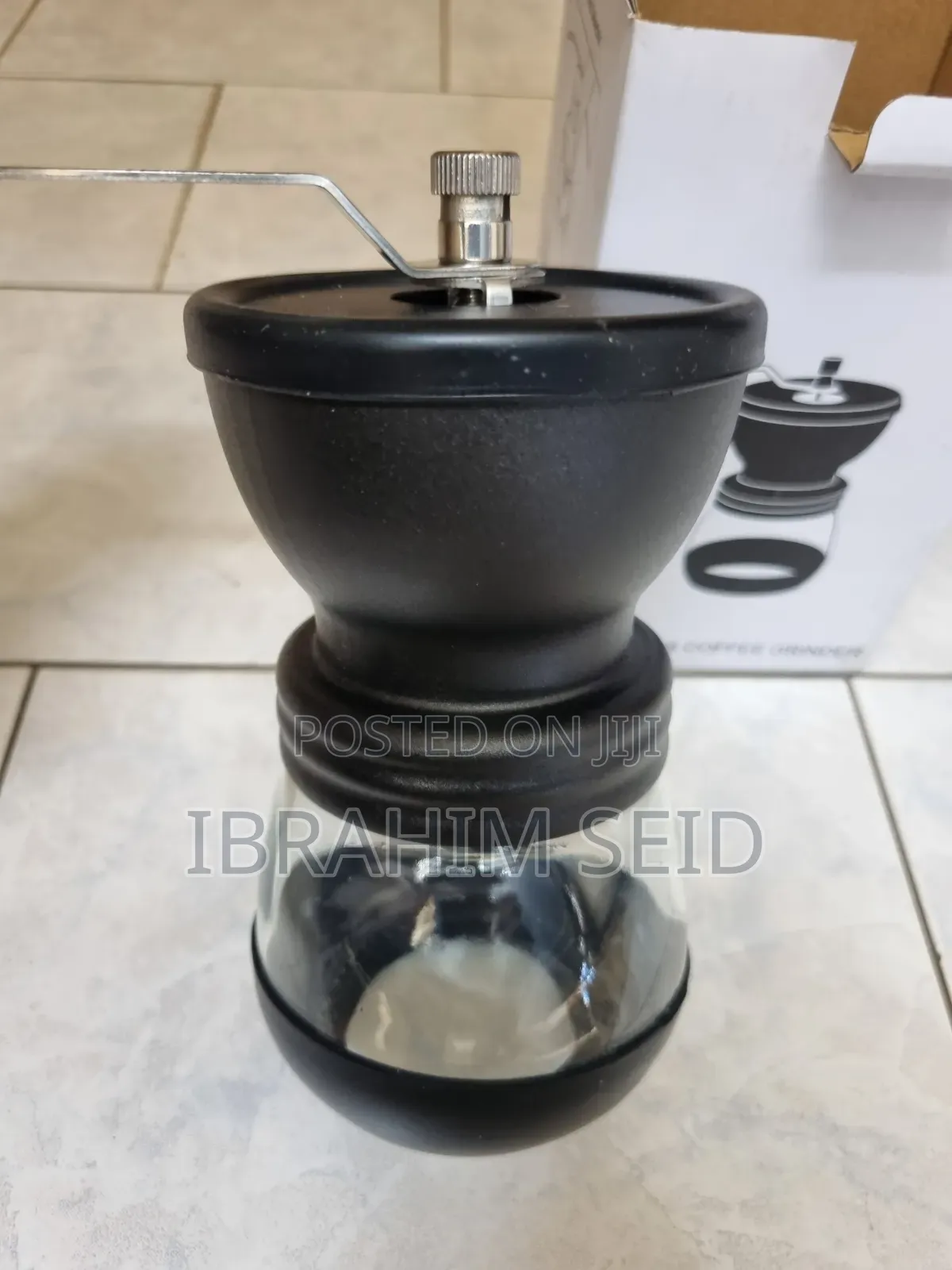 በእጅ የሚሰራ የቡና መፍጫ (Manual Coffee Grinder)