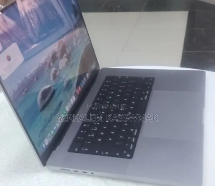New Laptop Apple MacBook Pro 32GB Apple M1 SSD 1T
