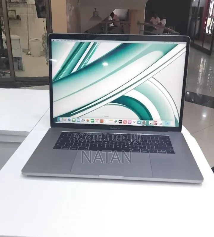 New Laptop Apple MacBook Pro 2017 16GB Intel Core i7 SSD 512GB