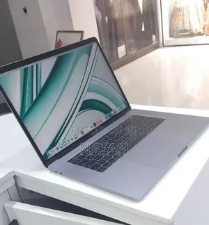 New Laptop Apple MacBook Pro 2017 16GB Intel Core i7 SSD 512GB