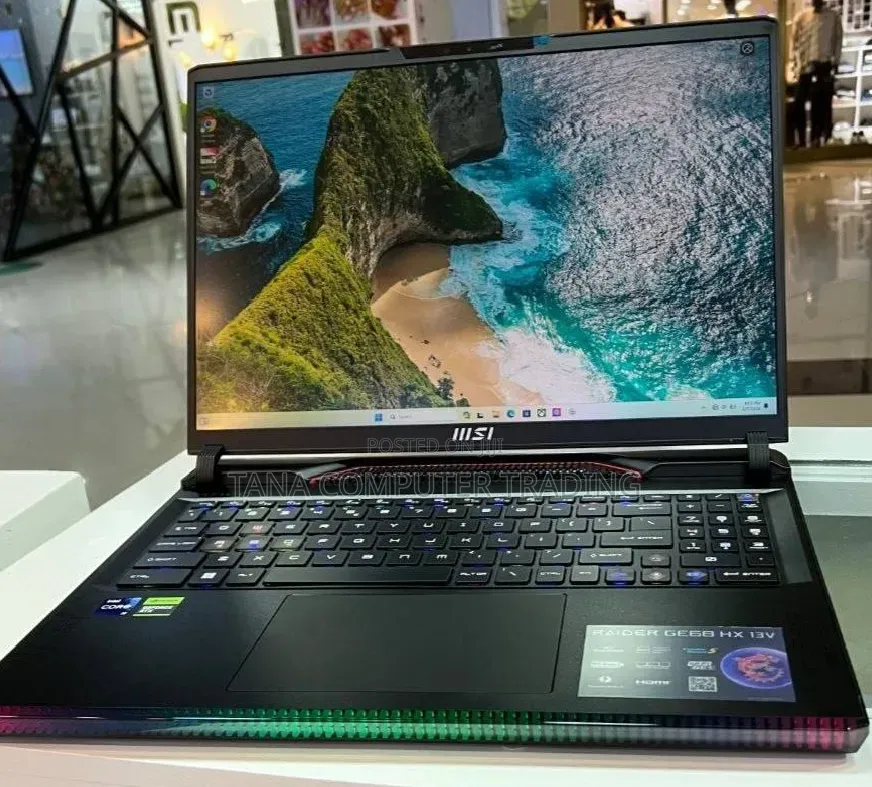 New Laptop MSI GE66 Raider 32GB Intel Core i9 SSD 1T