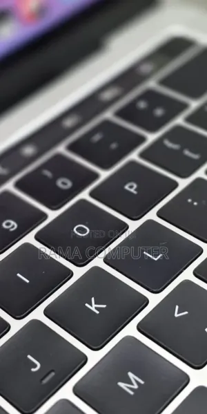 New Laptop Apple MacBook Pro 2019 16GB Intel Core i7 SSD 256GB