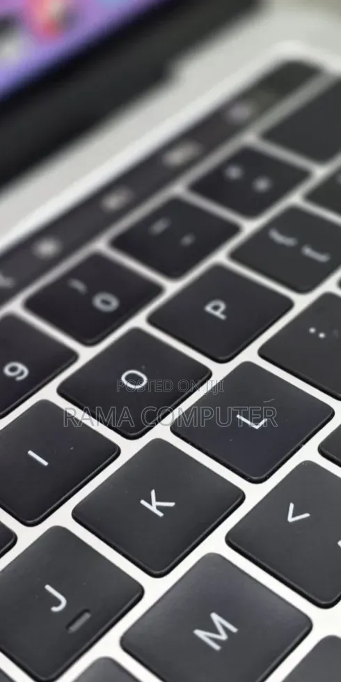 New Laptop Apple MacBook Pro 2019 16GB Intel Core i7 SSD 256GB