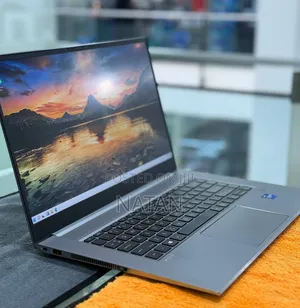 New Laptop HP ZBook Firefly G8 32GB Intel Core i7 SSD 512GB