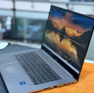 New Laptop HP ZBook Firefly G8 32GB Intel Core i7 SSD 512GB