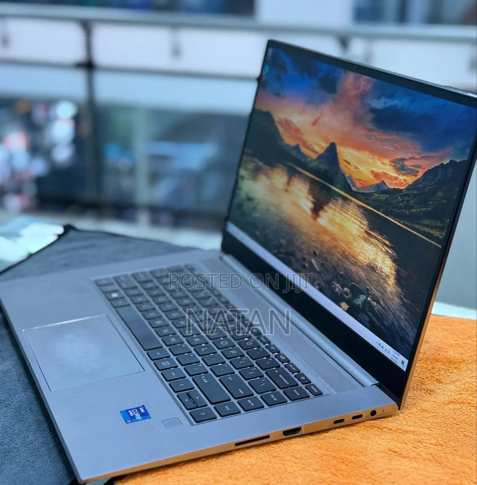 New Laptop HP ZBook Firefly G8 32GB Intel Core i7 SSD 512GB