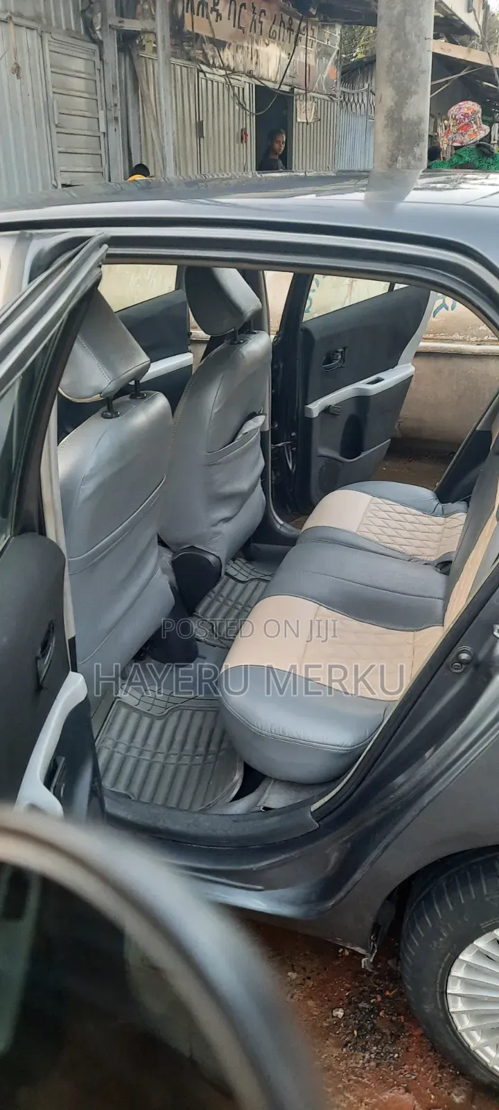 Toyota Yaris 2010 Gray